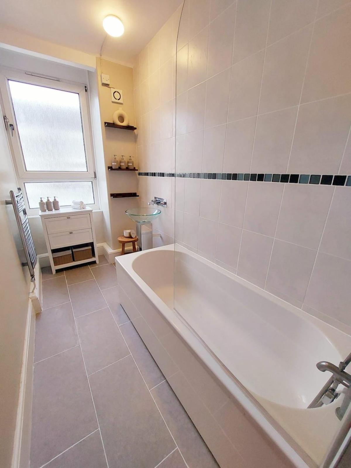 Light, Spacious Flat On Brixton Hill * Londres
