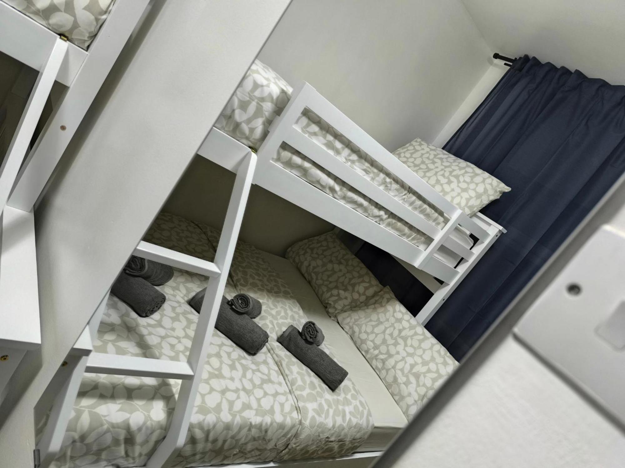 Maison d'hôtes 3 Persons Room, 1min Walk From South Wimbledon Station