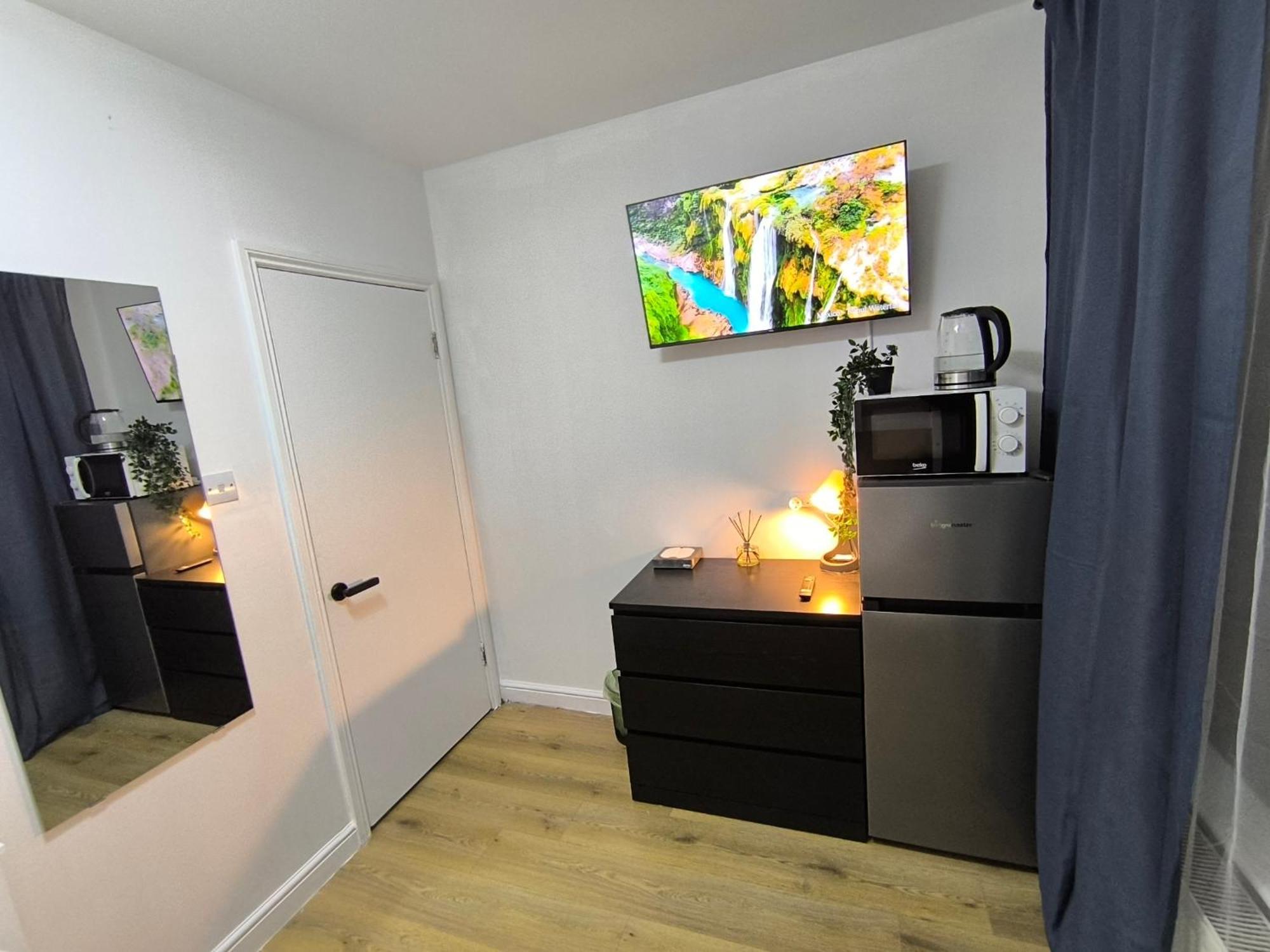 Maison d'hôtes 3 Persons Room, 1min Walk From South Wimbledon Station Londres