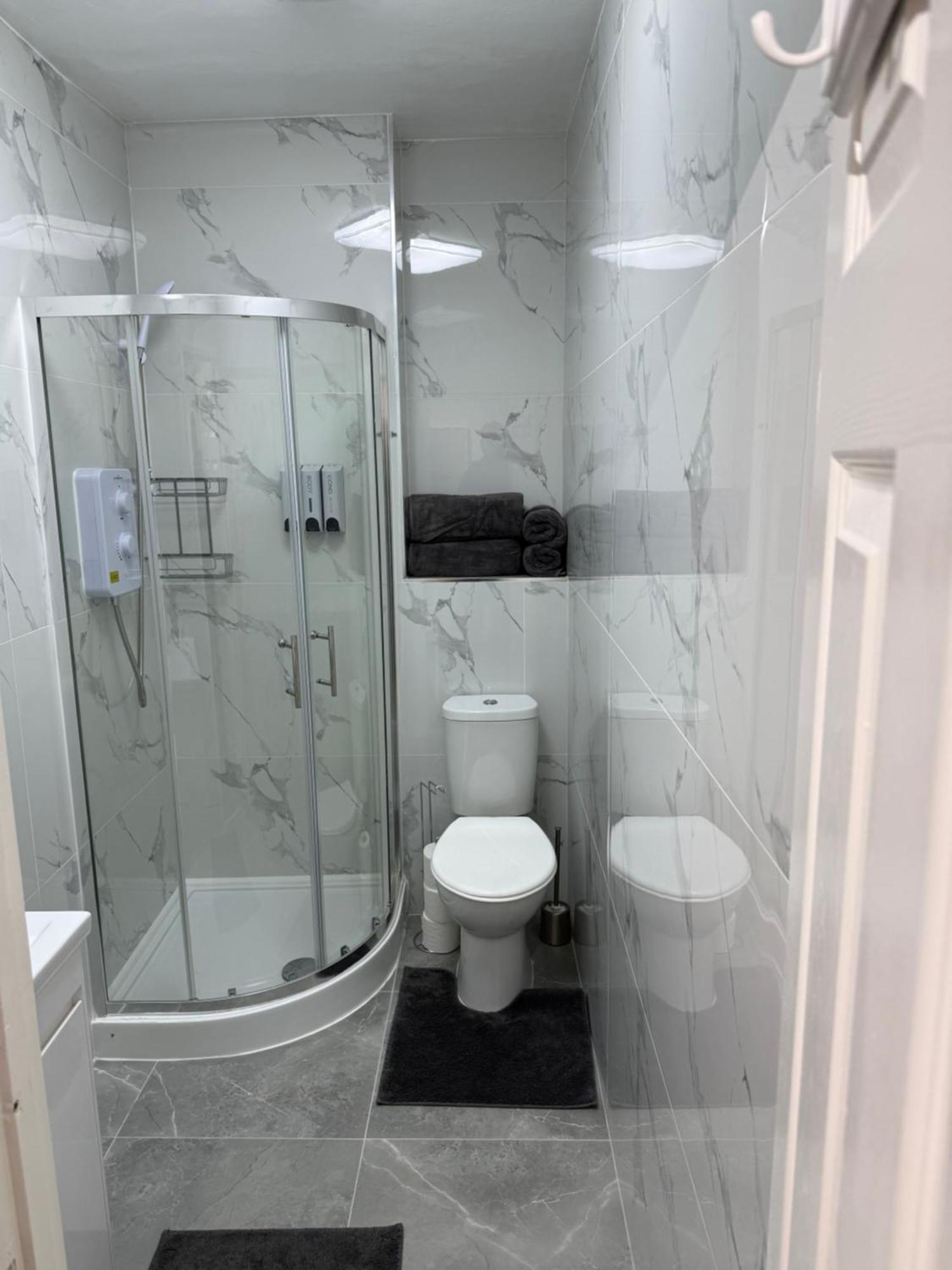 Luxury In Victoria, 7 Minutes Walk To Victoria Station, 8 Séjour chez l'habitant *