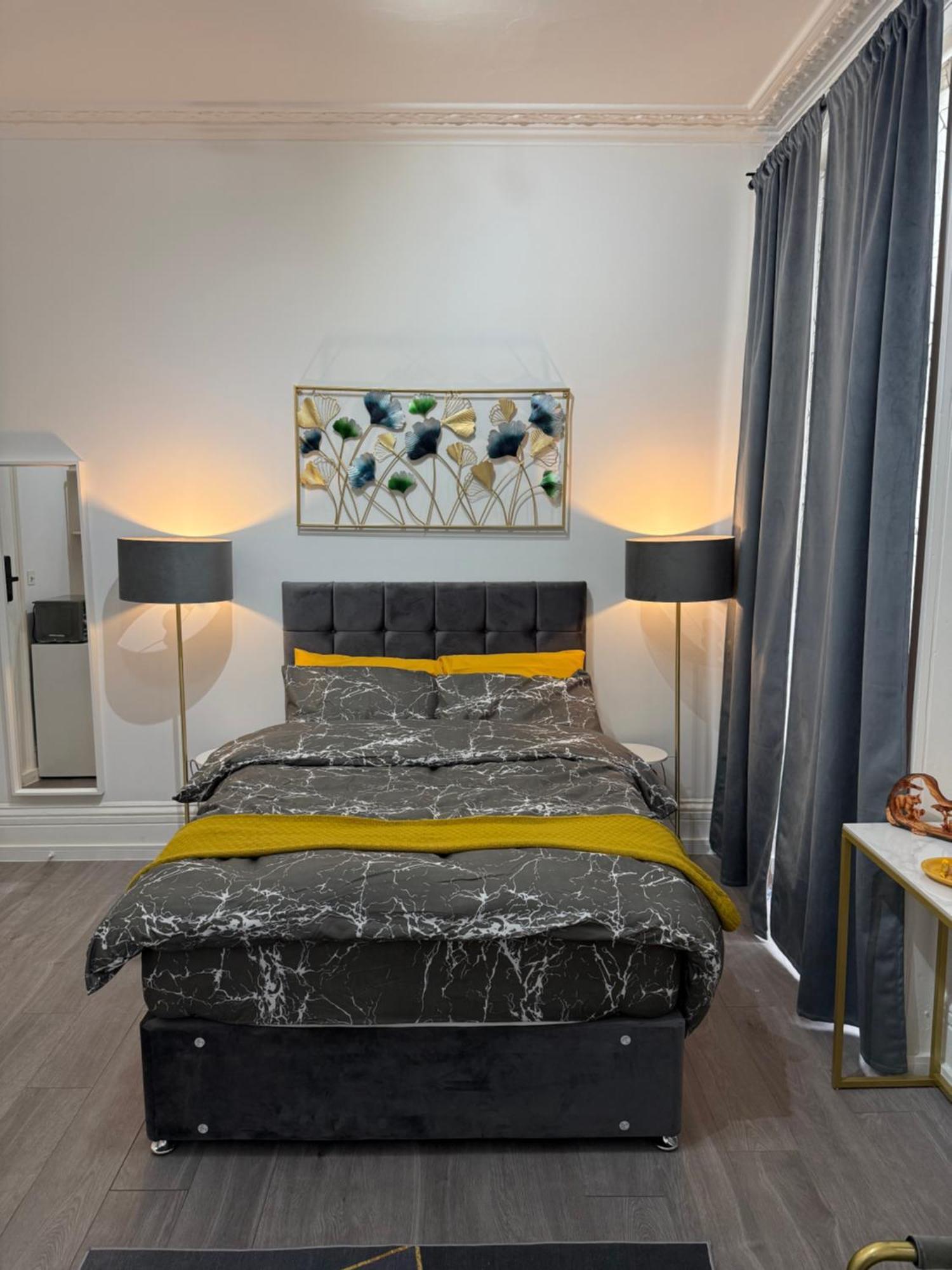 Luxury In Victoria, 7 Minutes Walk To Victoria Station, 6 Séjour chez l'habitant