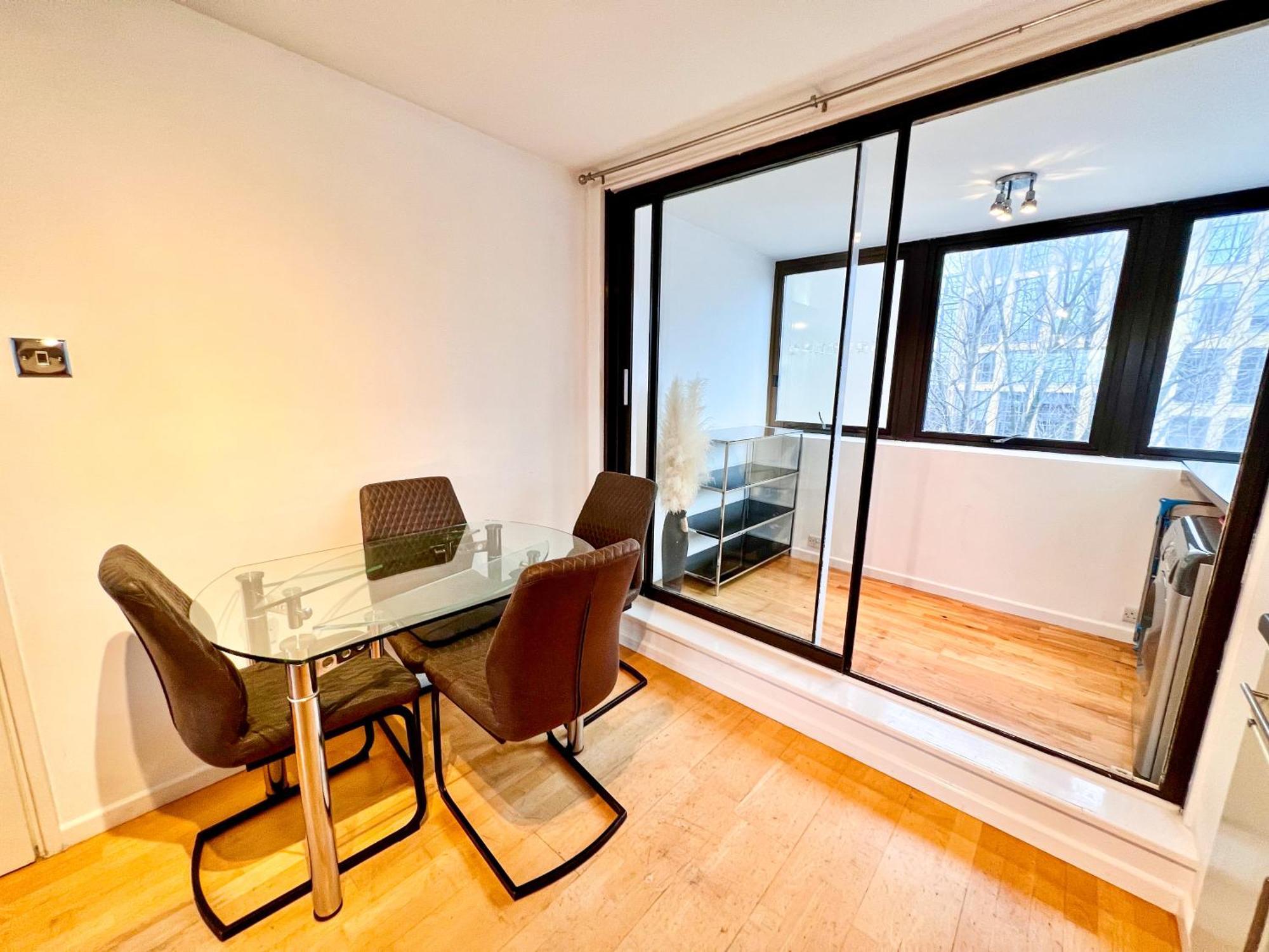 Great River Thames View Entire In The Most Central Aparthotel