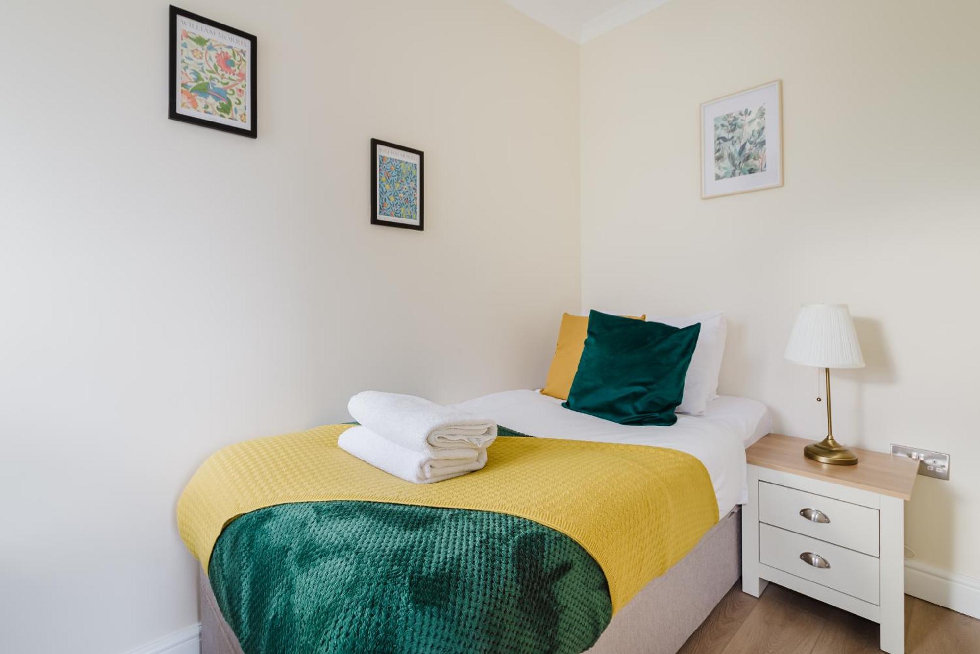 Modern Cosy Corner Flat 3 Bed And Loft Sleep 7 People