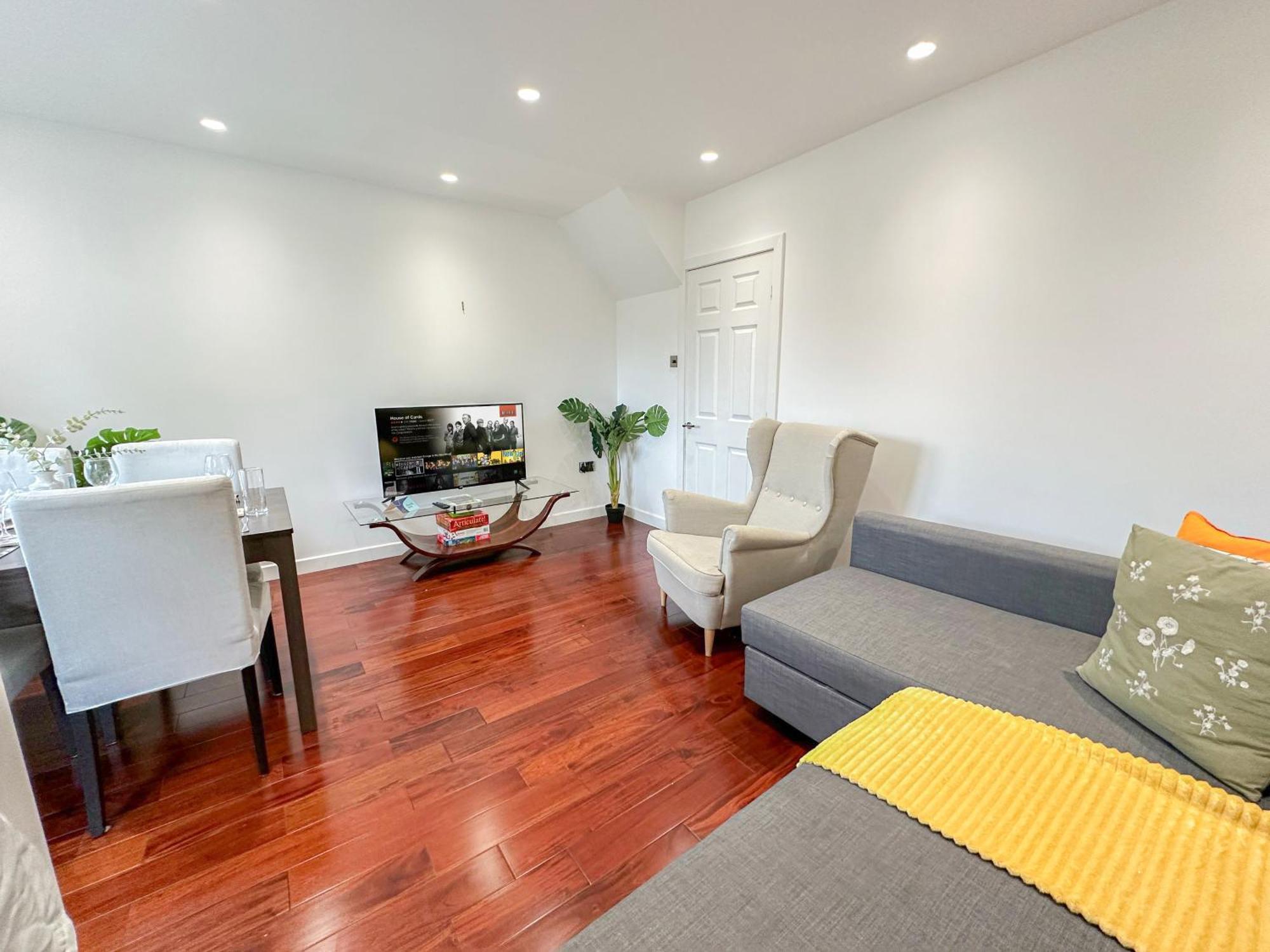 Charming 2-bedroom Flat With Private Balcony Near Islington Station, Canonbury