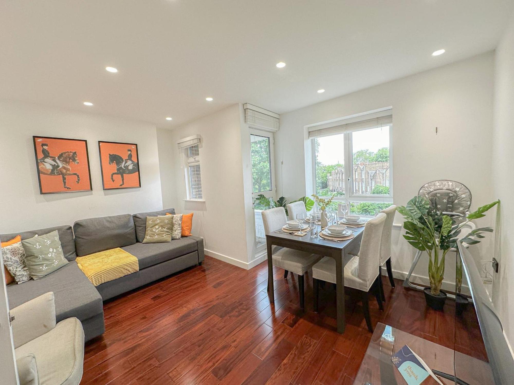 Charming 2-bedroom Flat With Private Balcony Near Islington Station, Canonbury