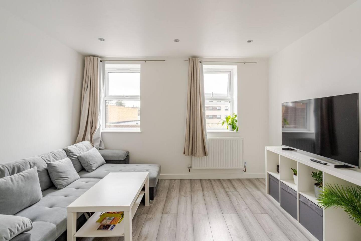 Beautiful Flat Near - Entire Flat - Equipped Kitchen - Private Bathroom Apartamento *