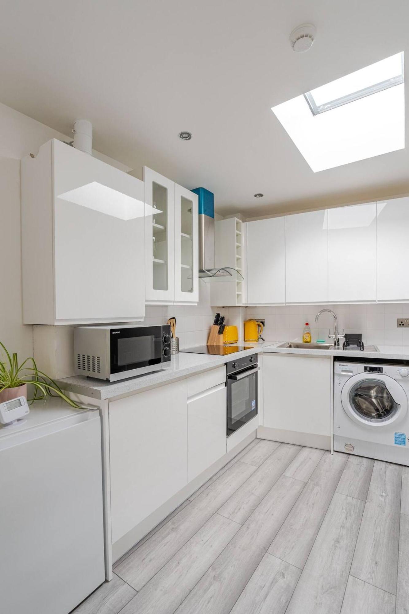 Beautiful Flat Near - Entire Flat - Equipped Kitchen - Private Bathroom * Londres