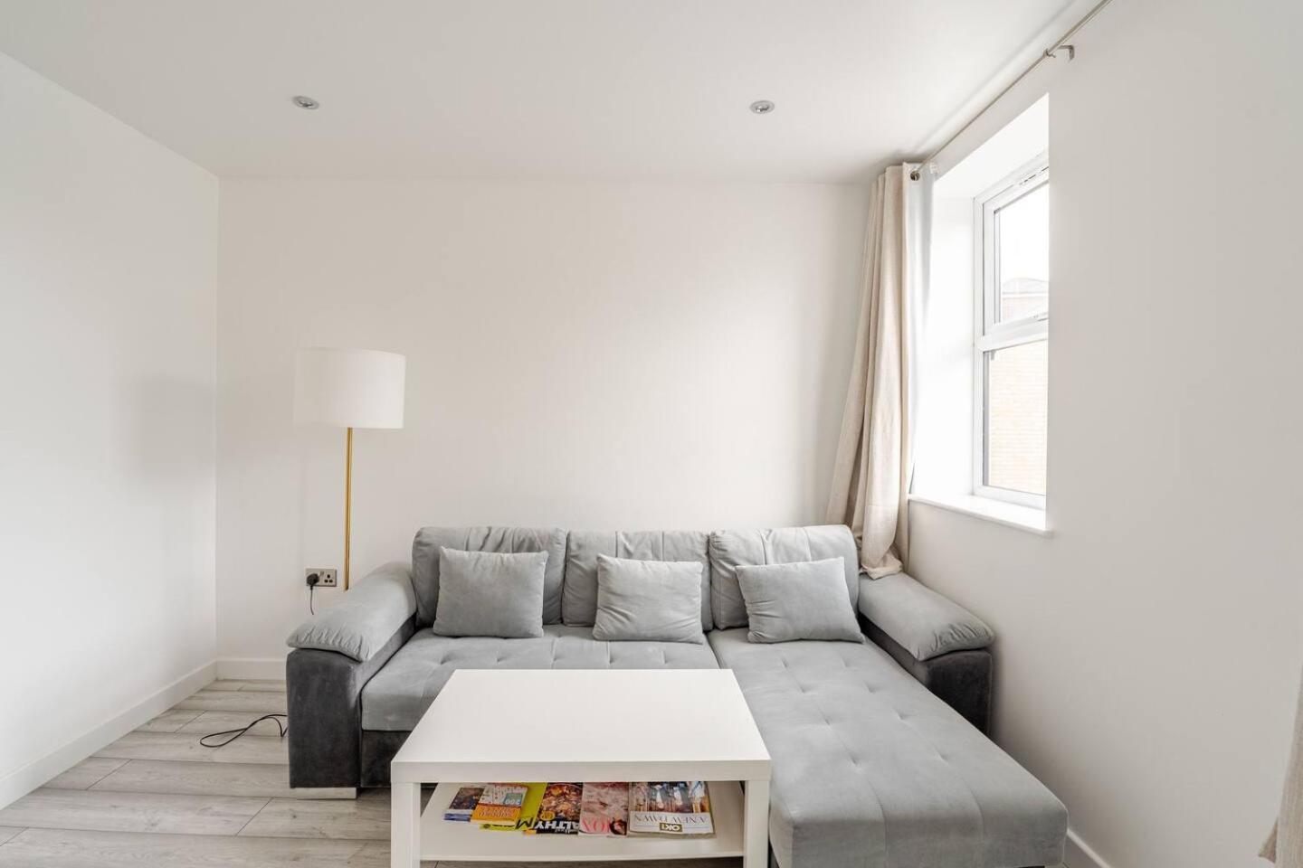 Beautiful Flat Near - Entire Flat - Equipped Kitchen - Private Bathroom