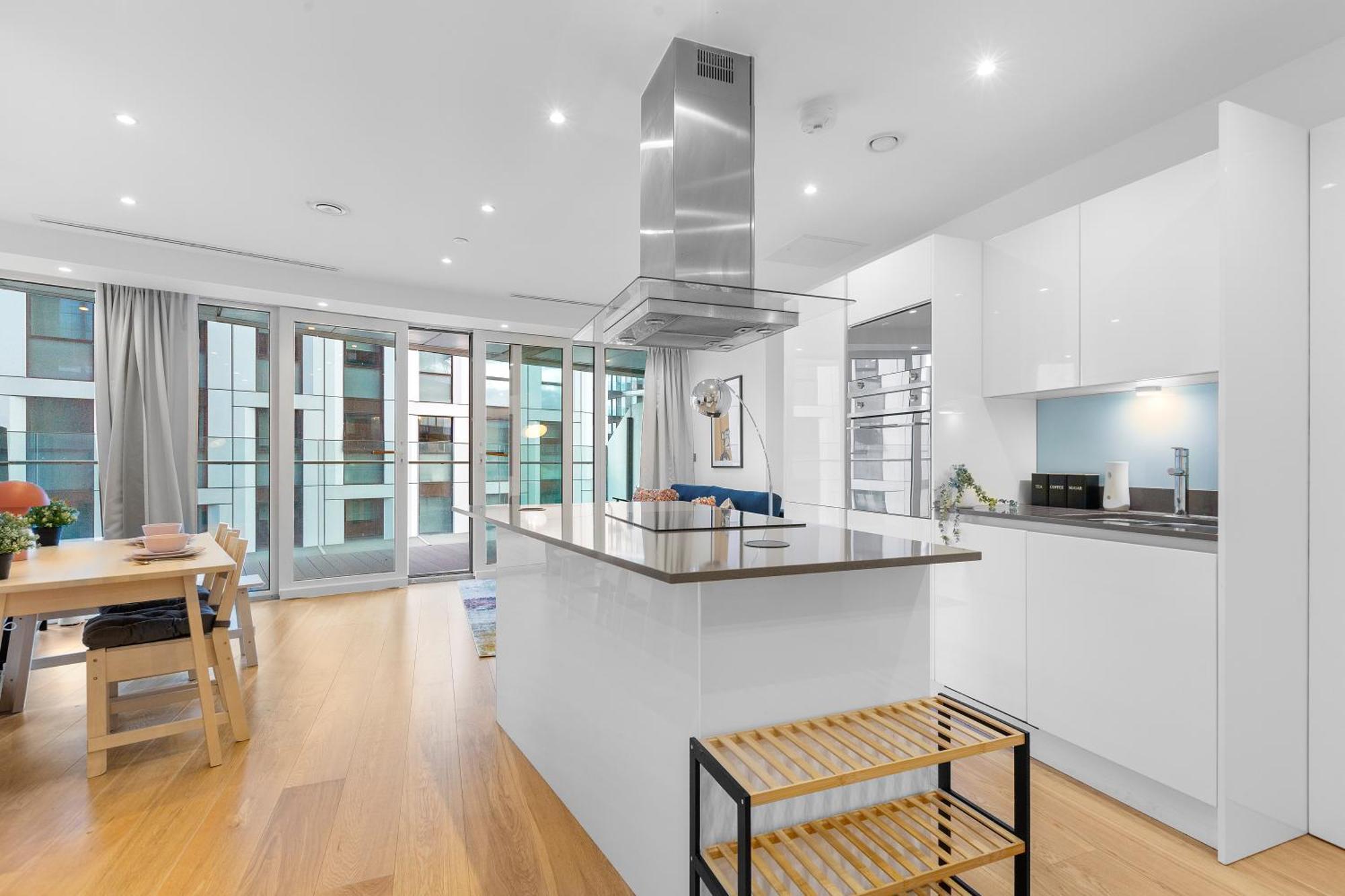 Apes Tower 2 By Artsy Apartamento *