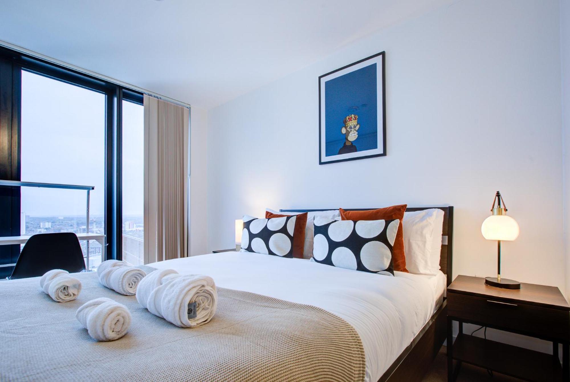 Apes Tower 3 By Artsy Apartamento *