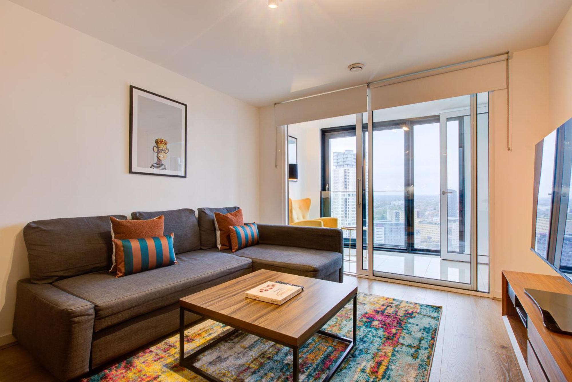 Apes Tower 3 By Artsy Apartamento *