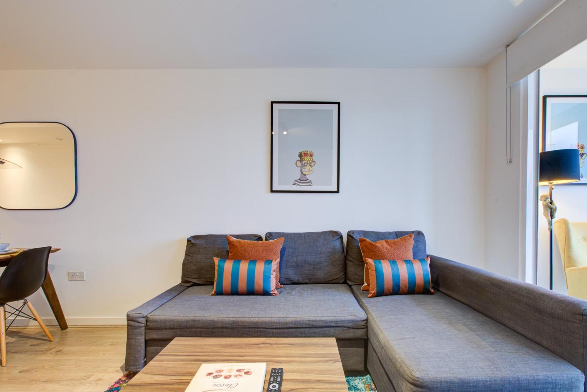 Apes Tower 3 By Artsy Apartamento *