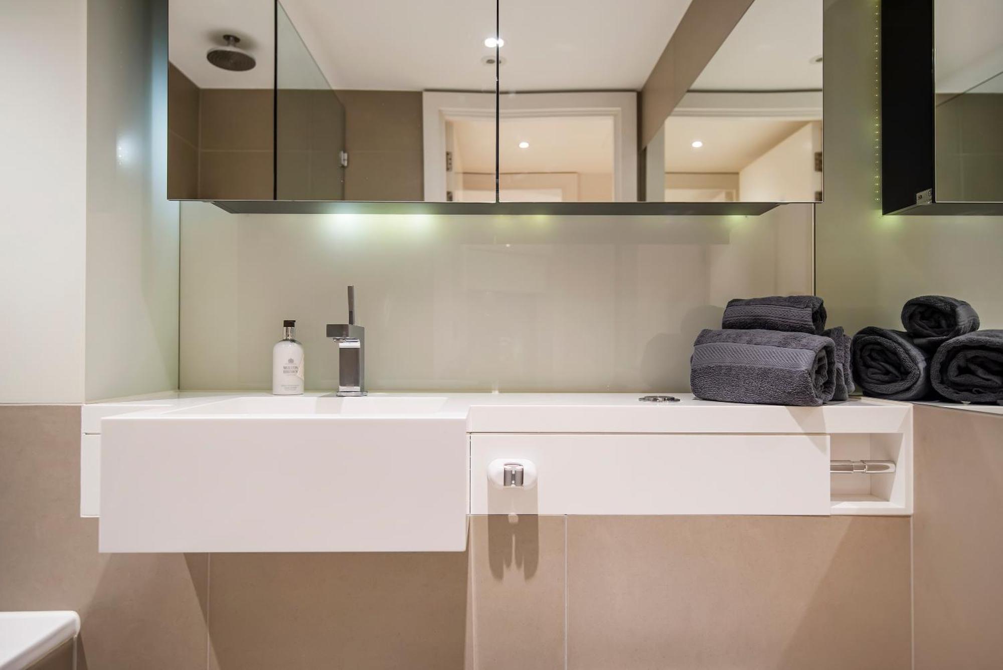 Stylish 2 Bed Close To Battersea Power Station Londres
