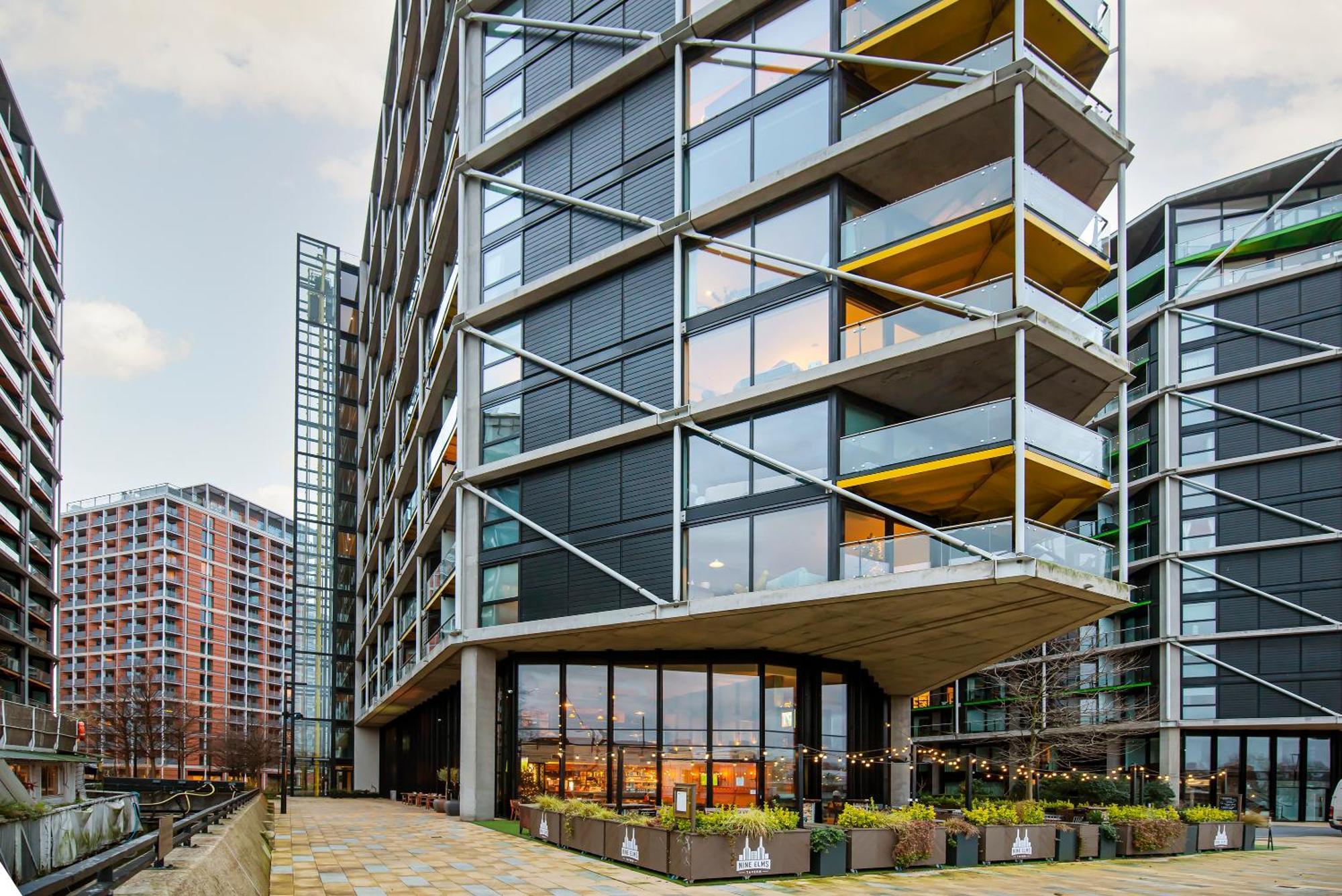 Stylish 2 Bed Close To Battersea Power Station *