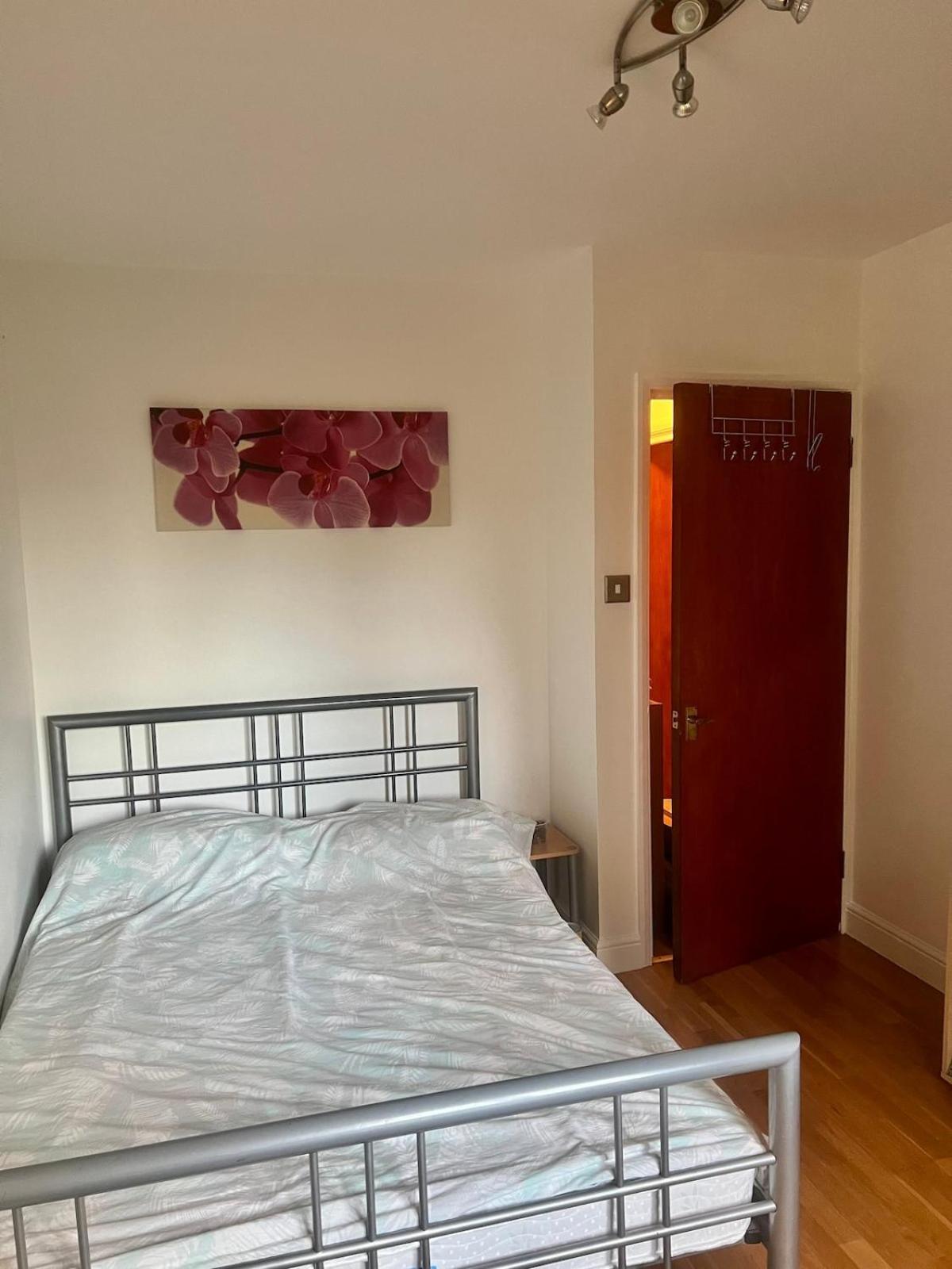 West-london Minimalism With Parking On Premises * Londres