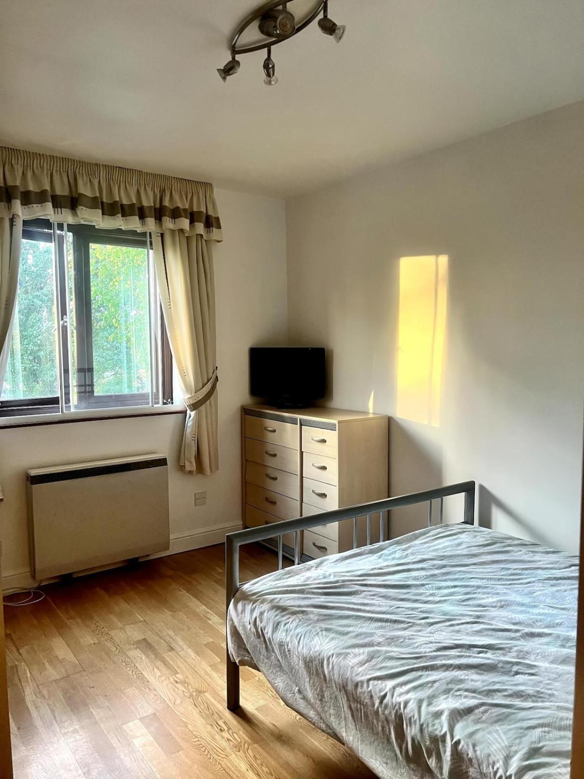 West-london Minimalism With Parking On Premises * Londres