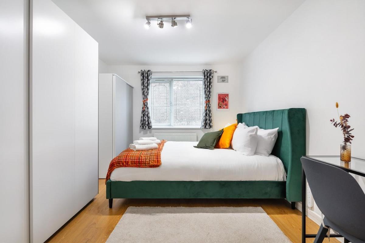 Modern Two Bed With Free Gated Parking Space Londen