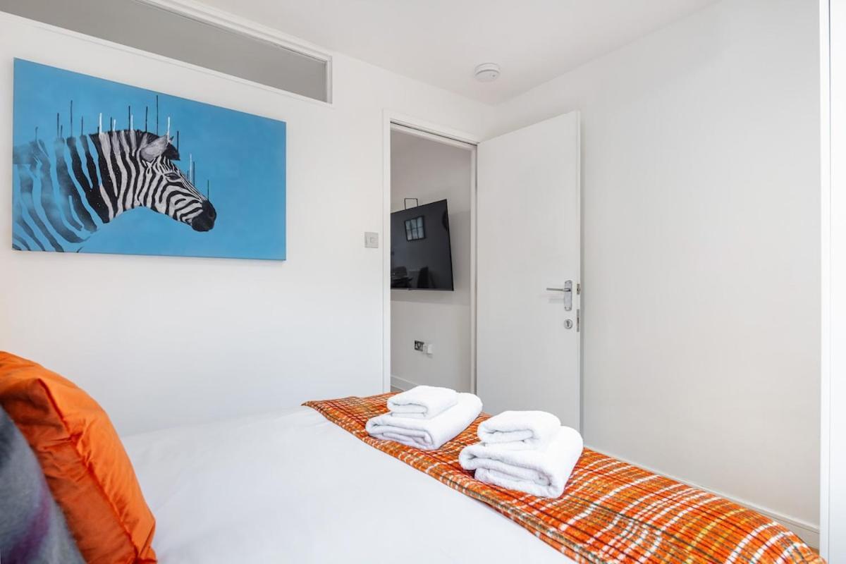 Modern Two Bed With Free Gated Parking Space * Londen