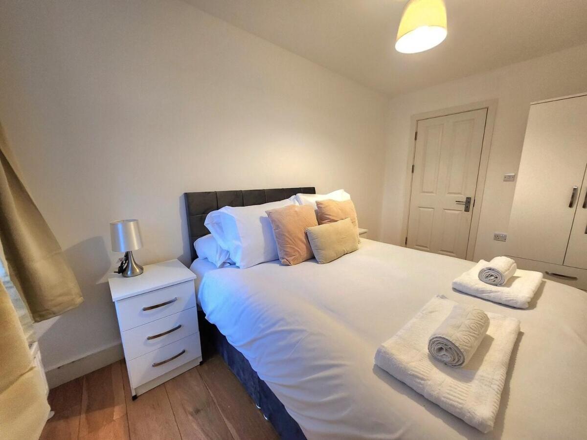 Comfortable 2br Flat - 1 Min To Tube, Sleeps 6 Apartamento