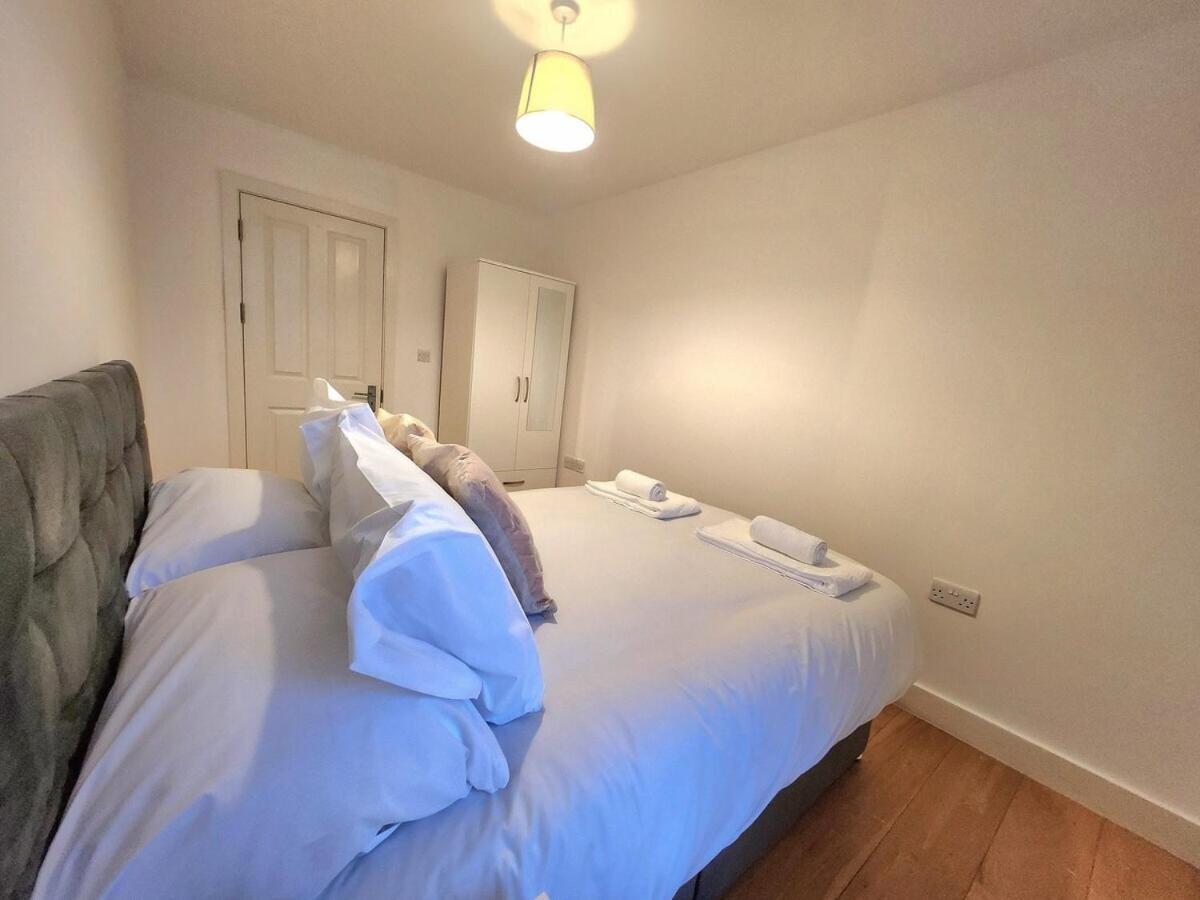 Apartamento Comfortable 2br Flat - 1 Min To Tube, Sleeps 6 *