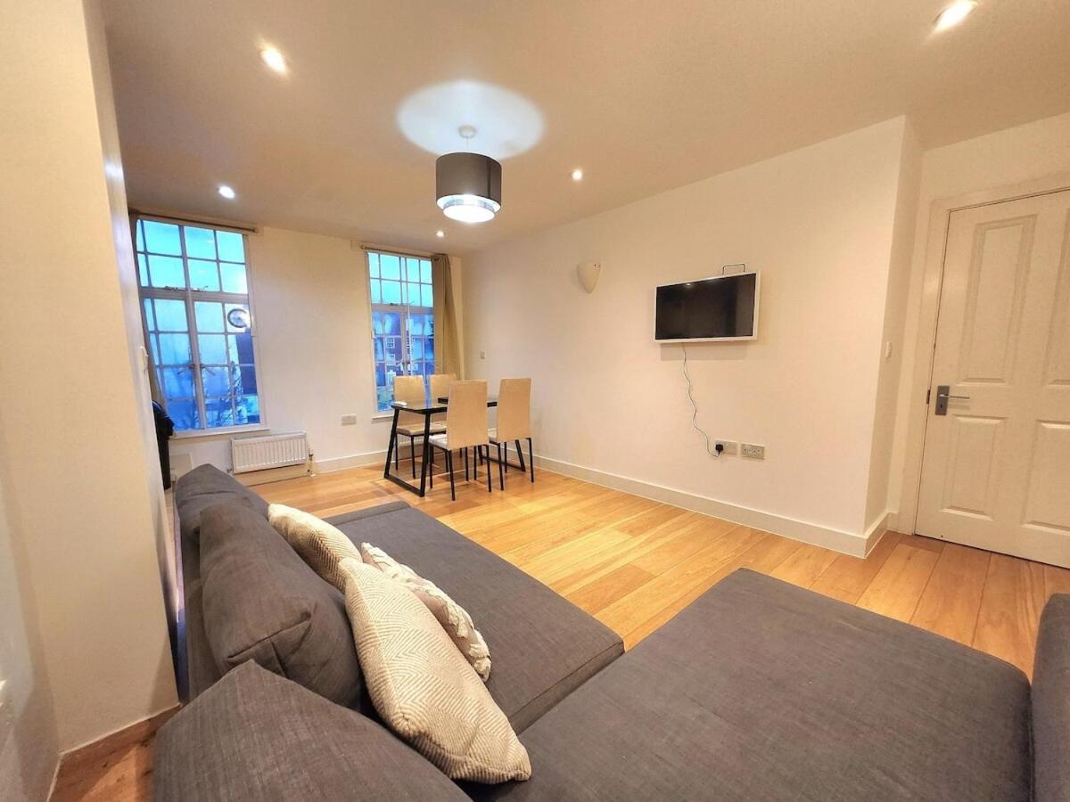 Comfortable 2br Flat - 1 Min To Tube, Sleeps 6 Apartamento