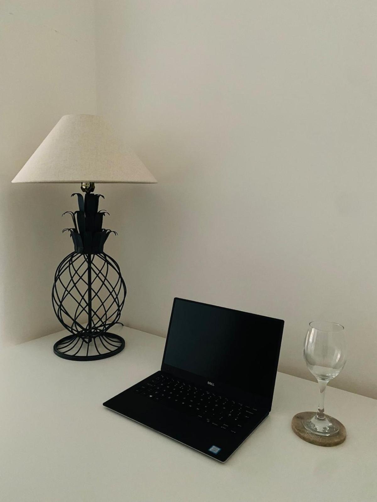 Mayfair - Two Bed, One Bath * Londres