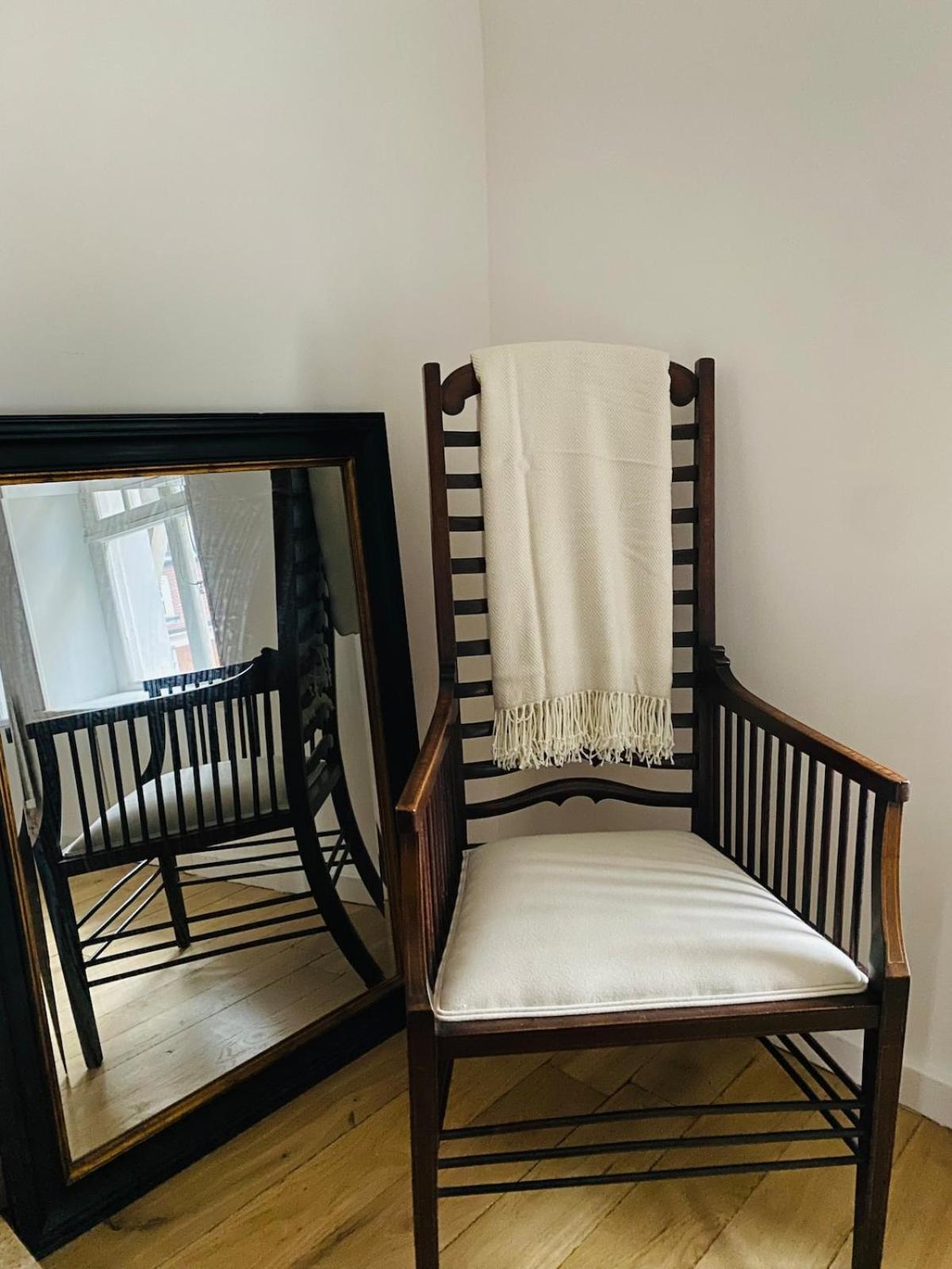 Mayfair - Two Bed, One Bath Londres