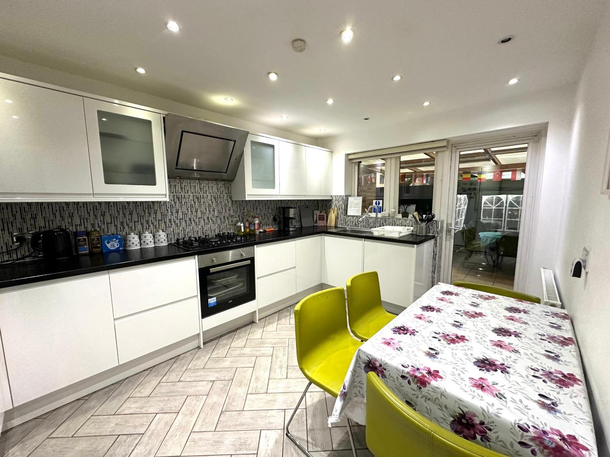 Comfortable Near Of Londres