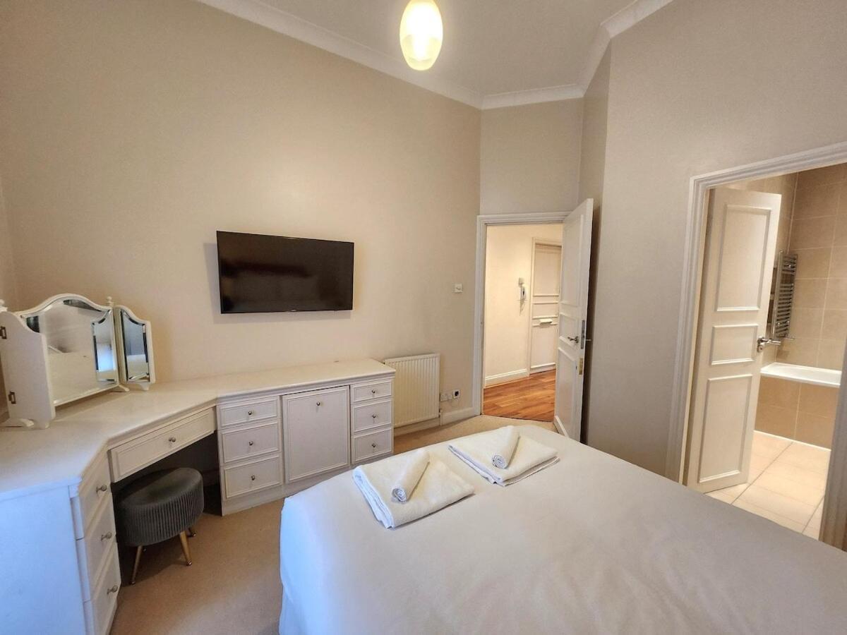Elegant 2br Steps From Tube Apartamento Londres