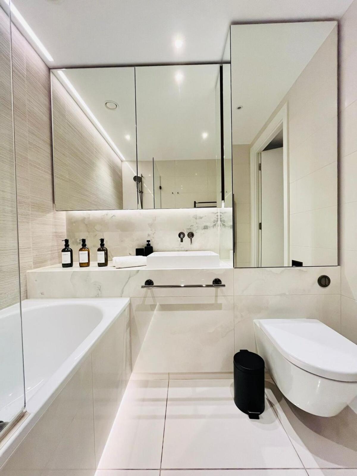 Appartement Chic Westfield Retreat - Two Bedroom Two Bathroom Luxury In White
