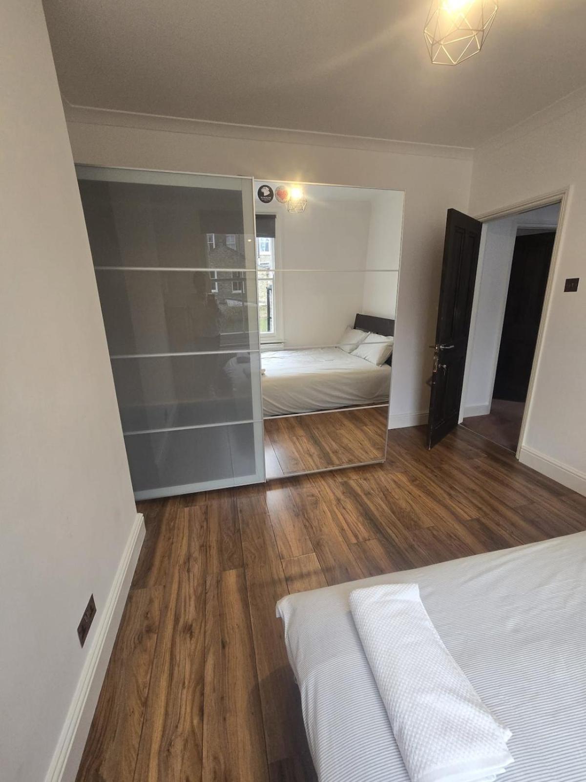 Brixton 5 Bedroom Wonder Holiday home *
