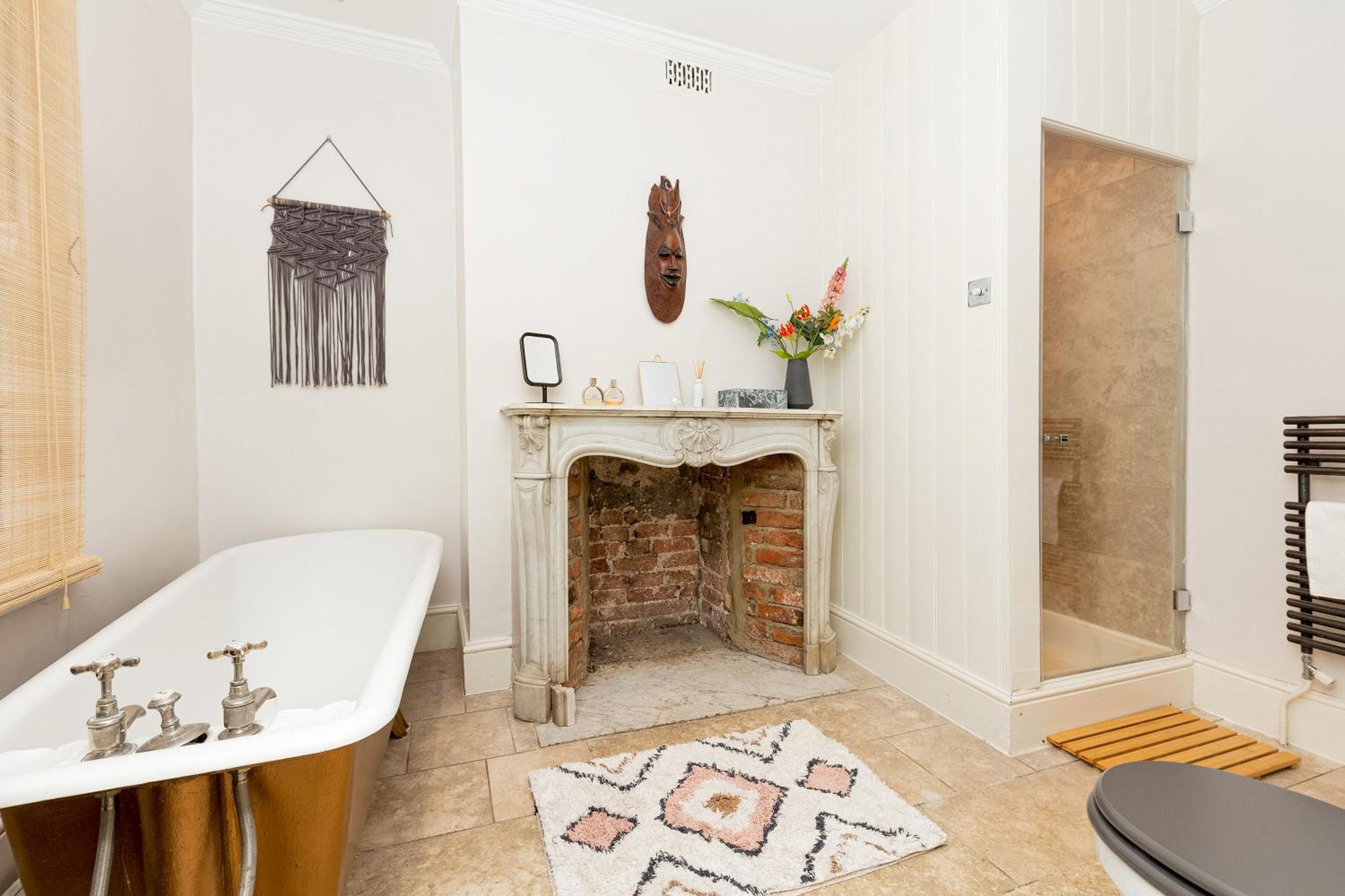 3br 3lvl Home, Garden & Parking, 5min Greenwich St Appartement