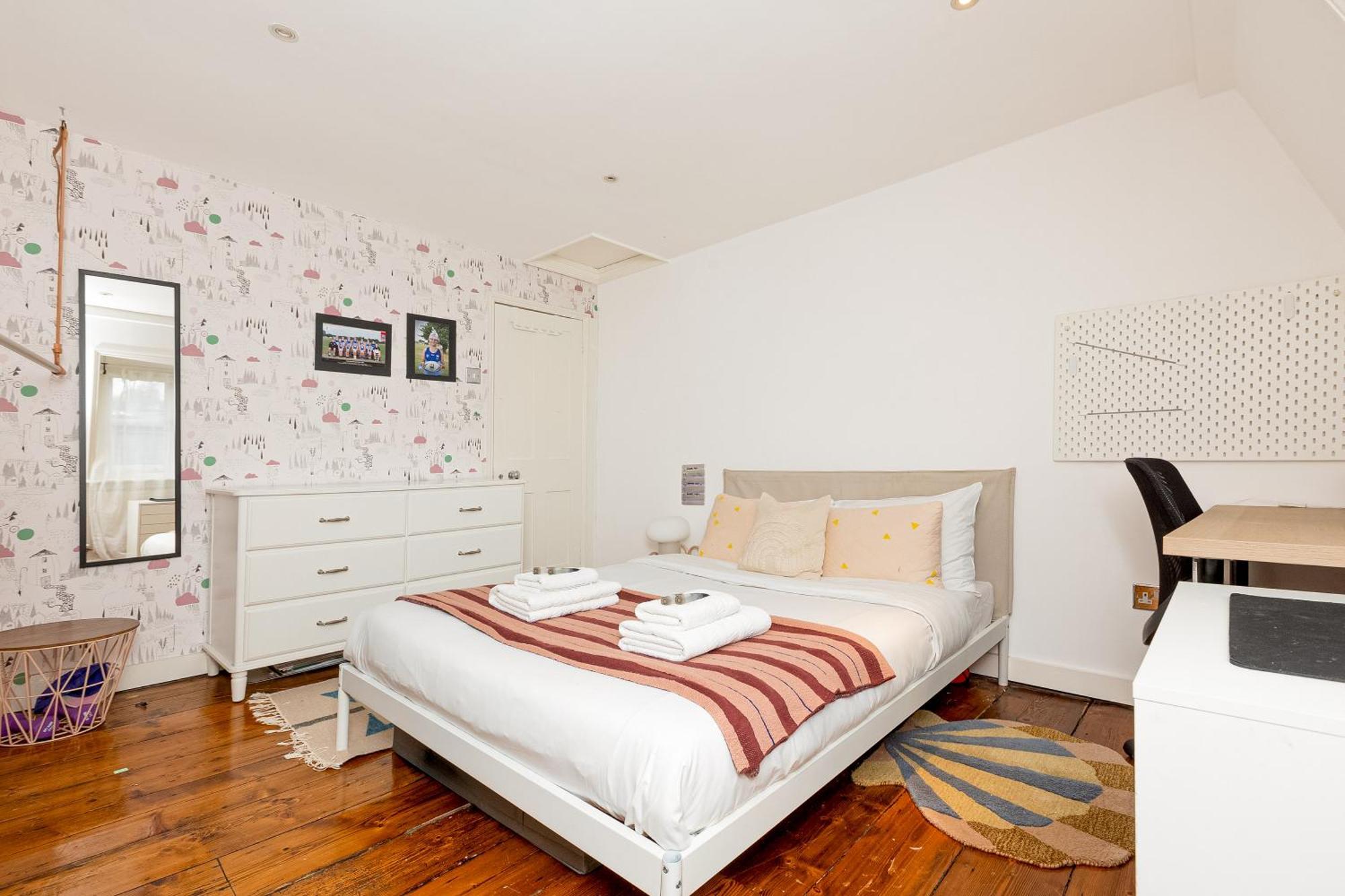 3br 3lvl Home, Garden & Parking, 5min Greenwich St Appartement *
