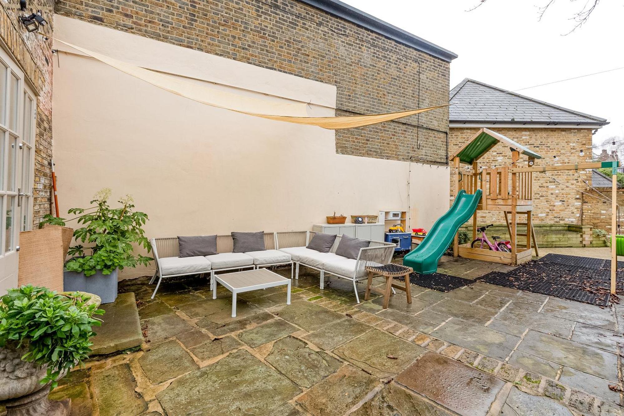 Appartement 3br 3lvl Home, Garden & Parking, 5min Greenwich St