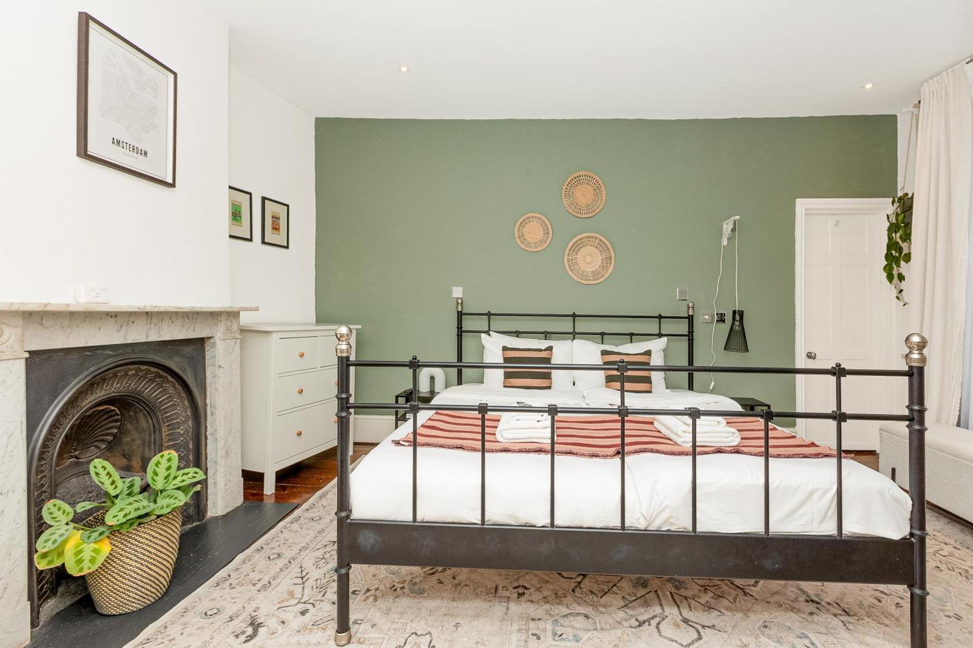 3br 3lvl Home, Garden & Parking, 5min Greenwich St Appartement Londres