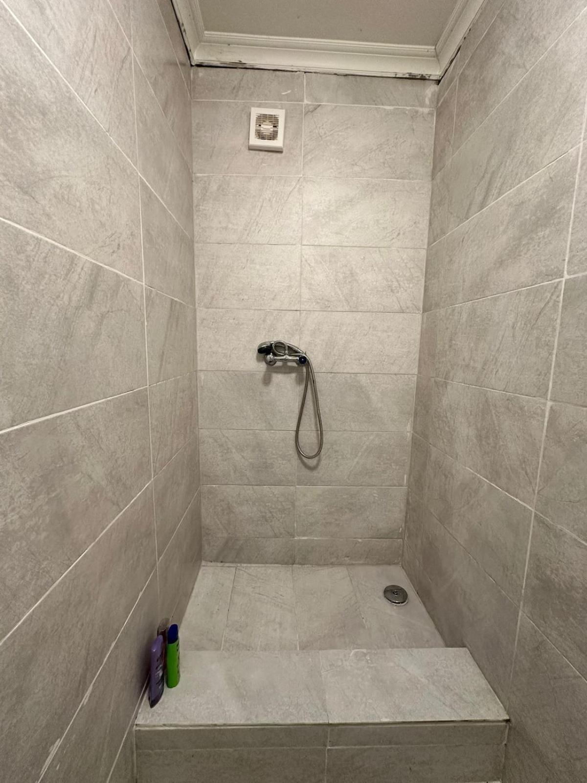 One Bedroom Flat Bell Street Londres
