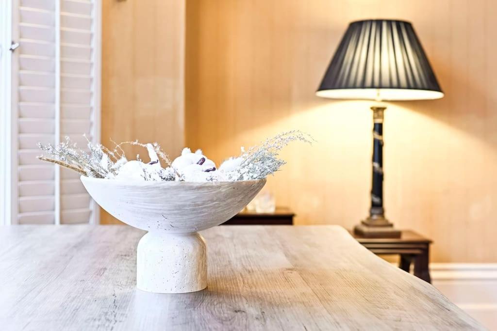 Elegant Victorian Flat Near Chelsea Embankment Appartement