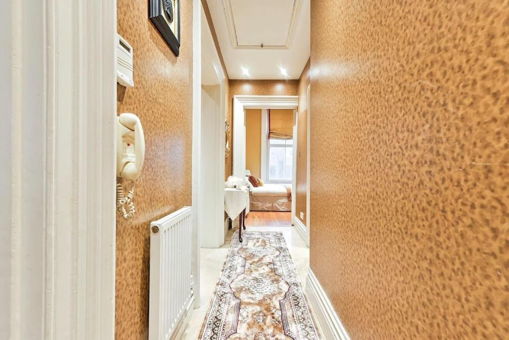 Elegant Victorian Flat Near Chelsea Embankment Appartement