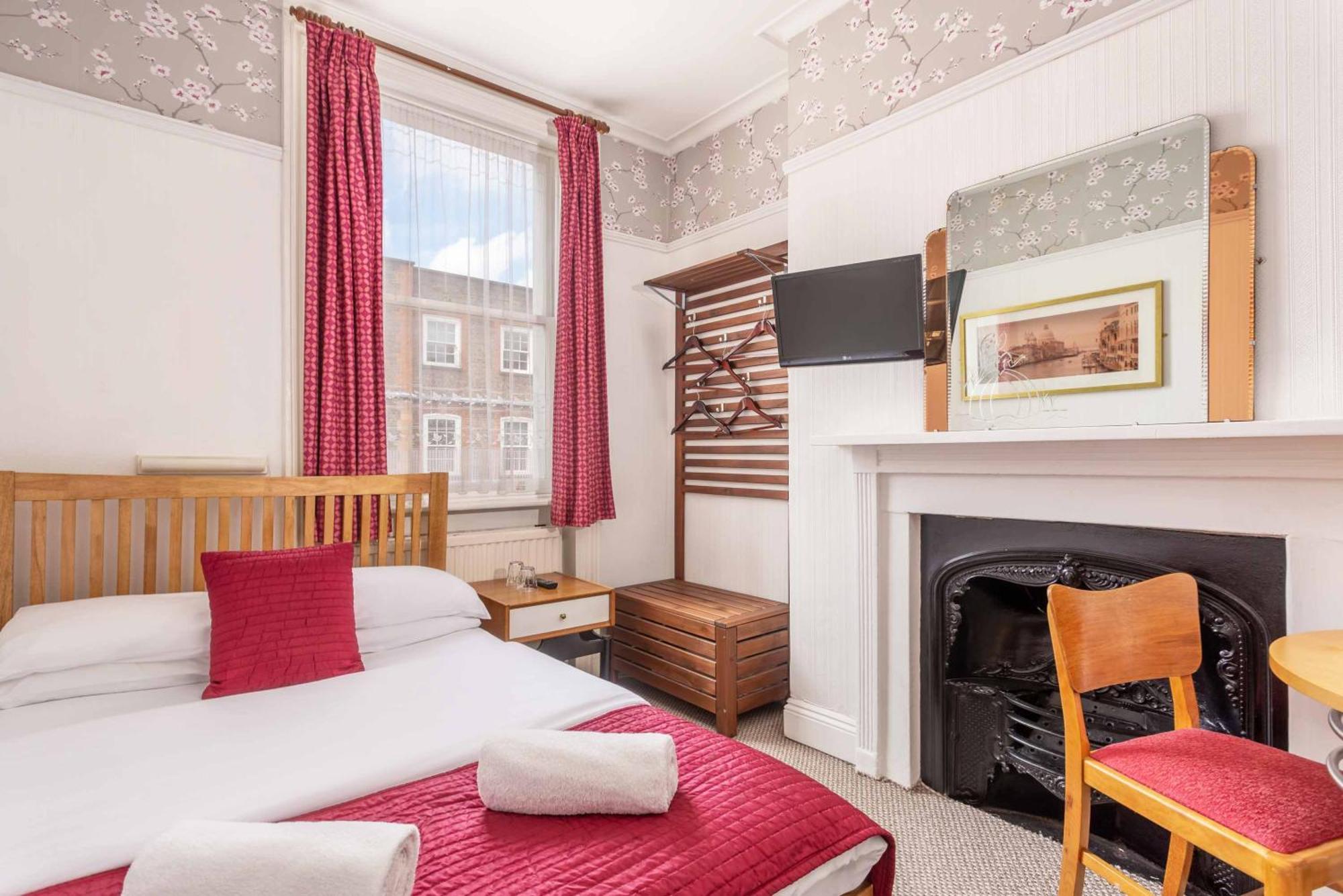 St Athans Hotel 2*