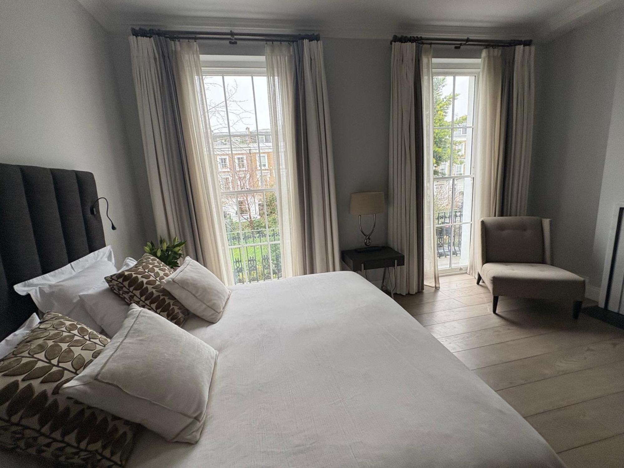 Luxury 4 Bedrooms 5 Baths 2 Receptions Family House With Garden Chelsea