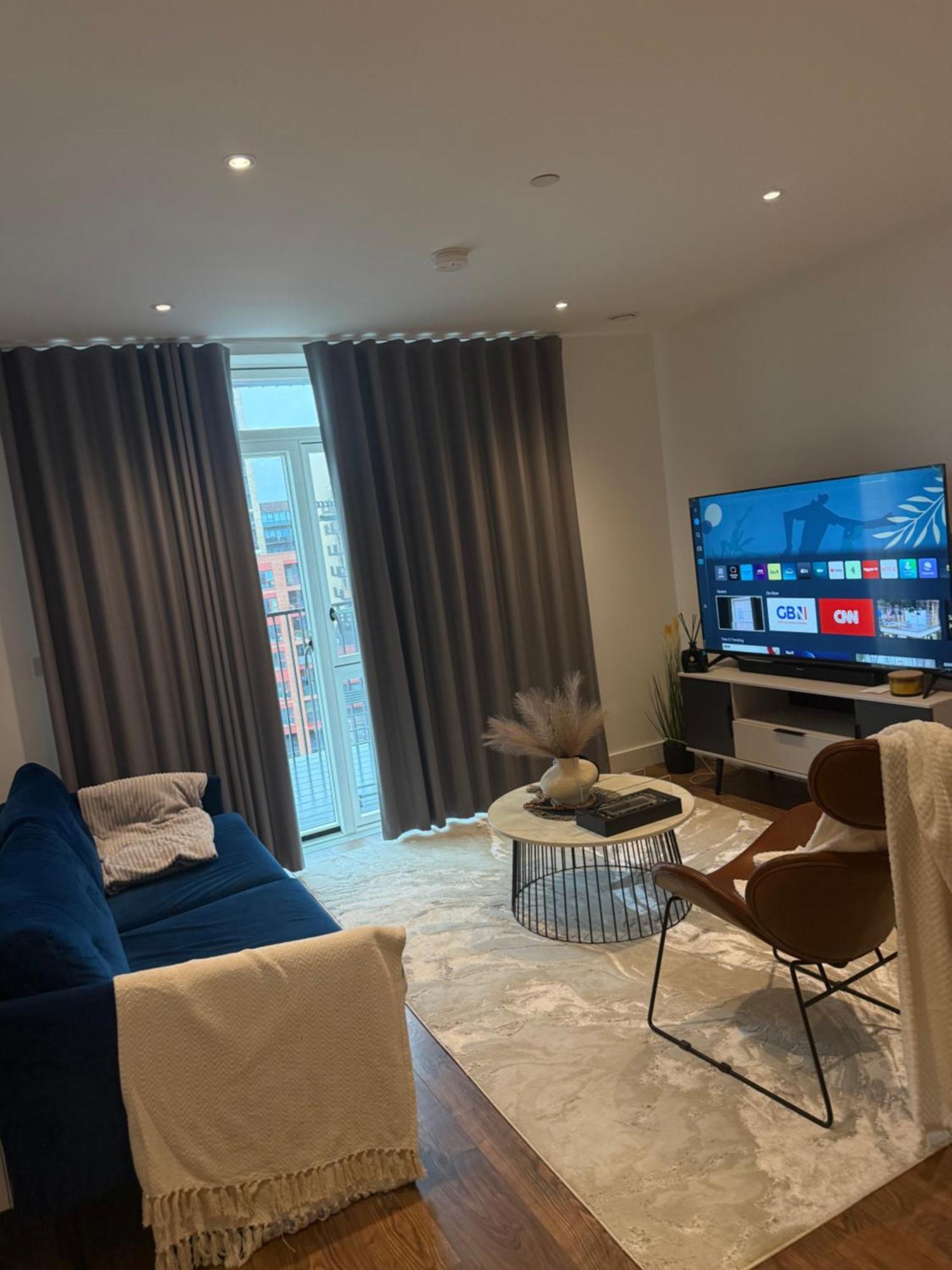Wealth Luxury 2 Bedroom Double En-suite Appartement *