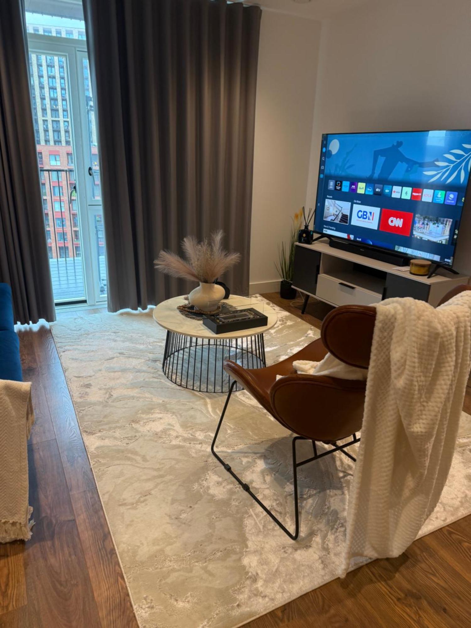 Wealth Luxury 2 Bedroom Double En-suite Apartment *