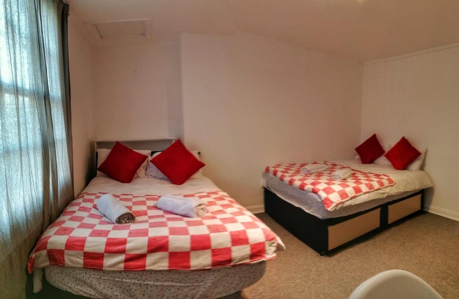 5 Bedrooms House In King's Cross Hébergement de vacances *