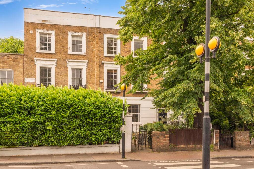 5 Bedrooms House In King's Cross Hébergement de vacances