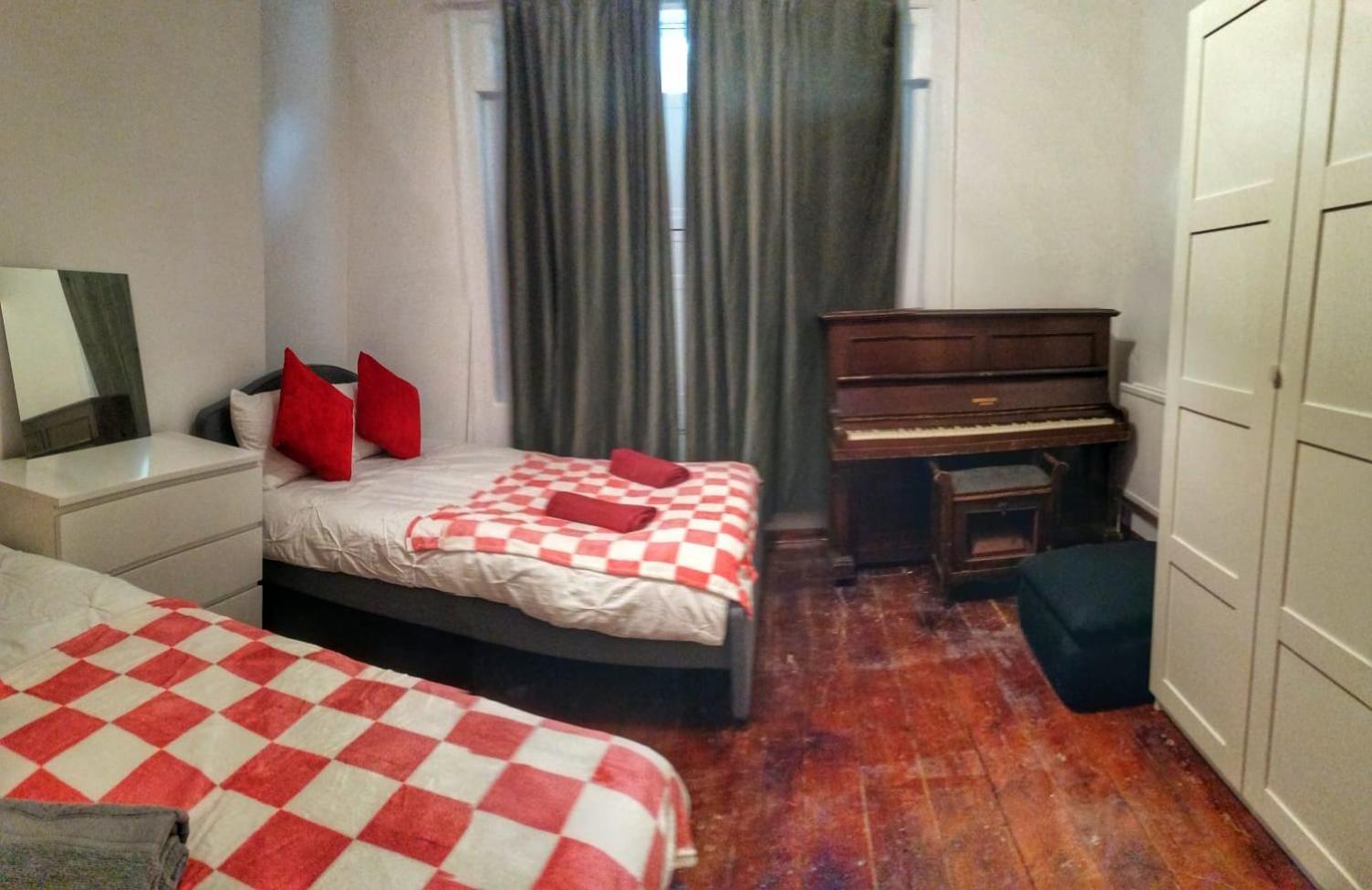 Сasa de vacaciones 5 Bedrooms House In King's Cross *