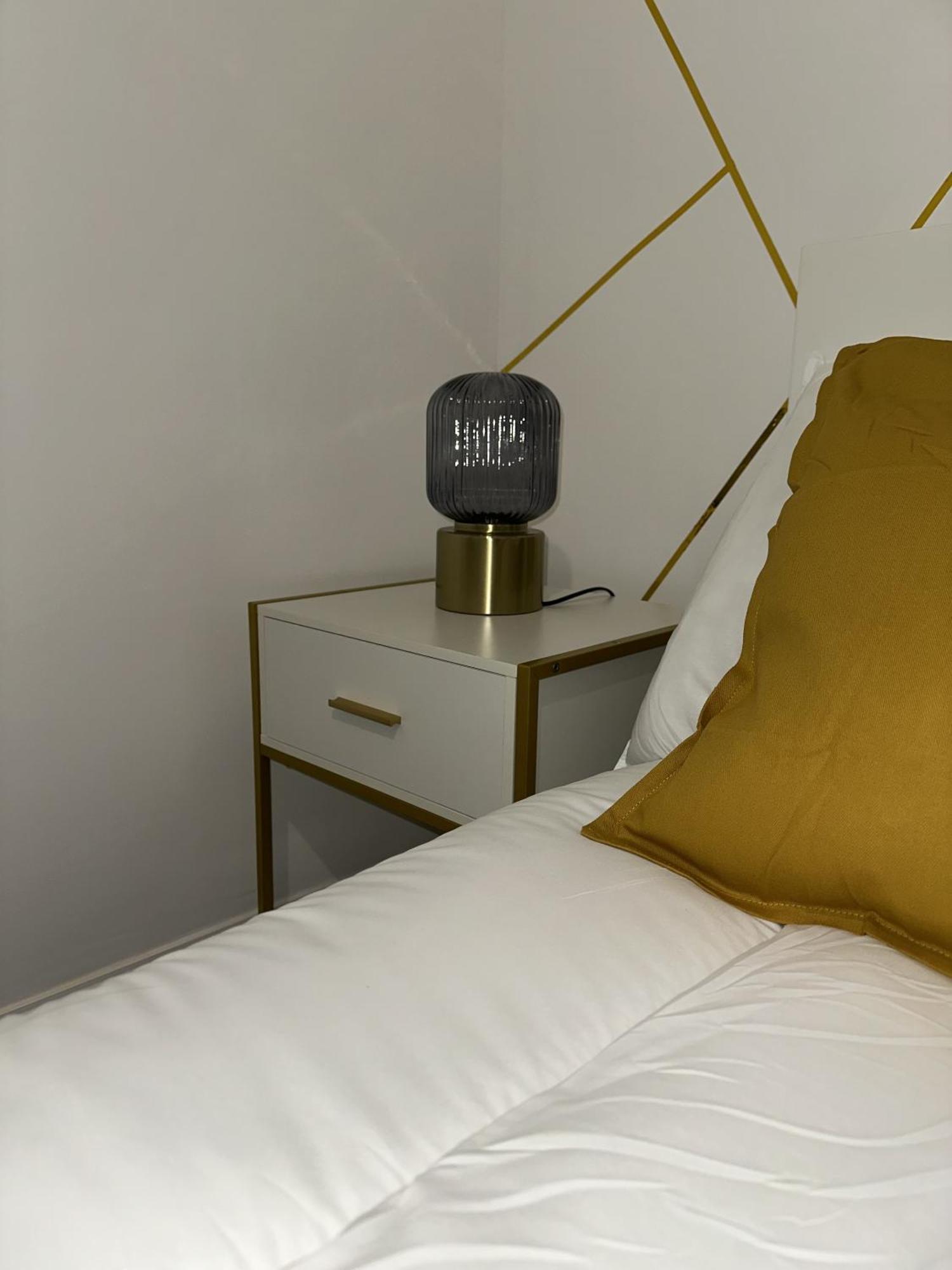 Cozy 2 Bed In Ilford- Contractors & Groups Welcome *