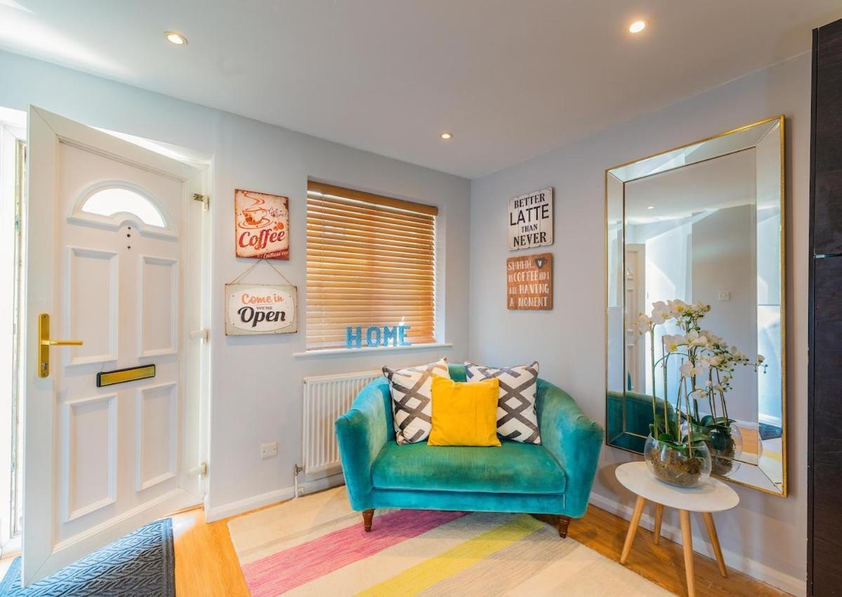 Great Large 4bed House Near Tube Sleeps 7 -perfect For Hébergement de vacances