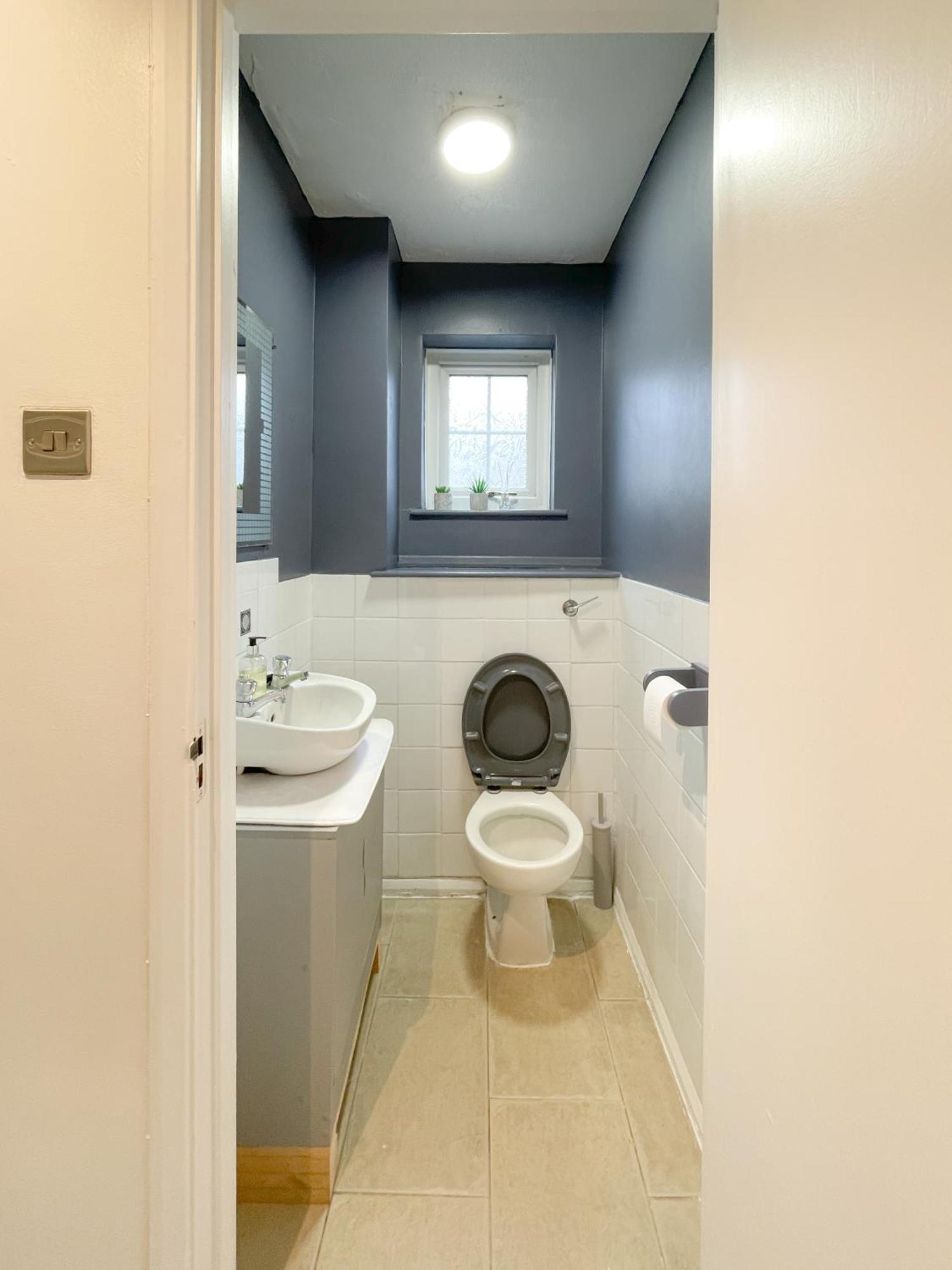 Beautiful 2 Large Bedroom House In Zone 2 Appartement *