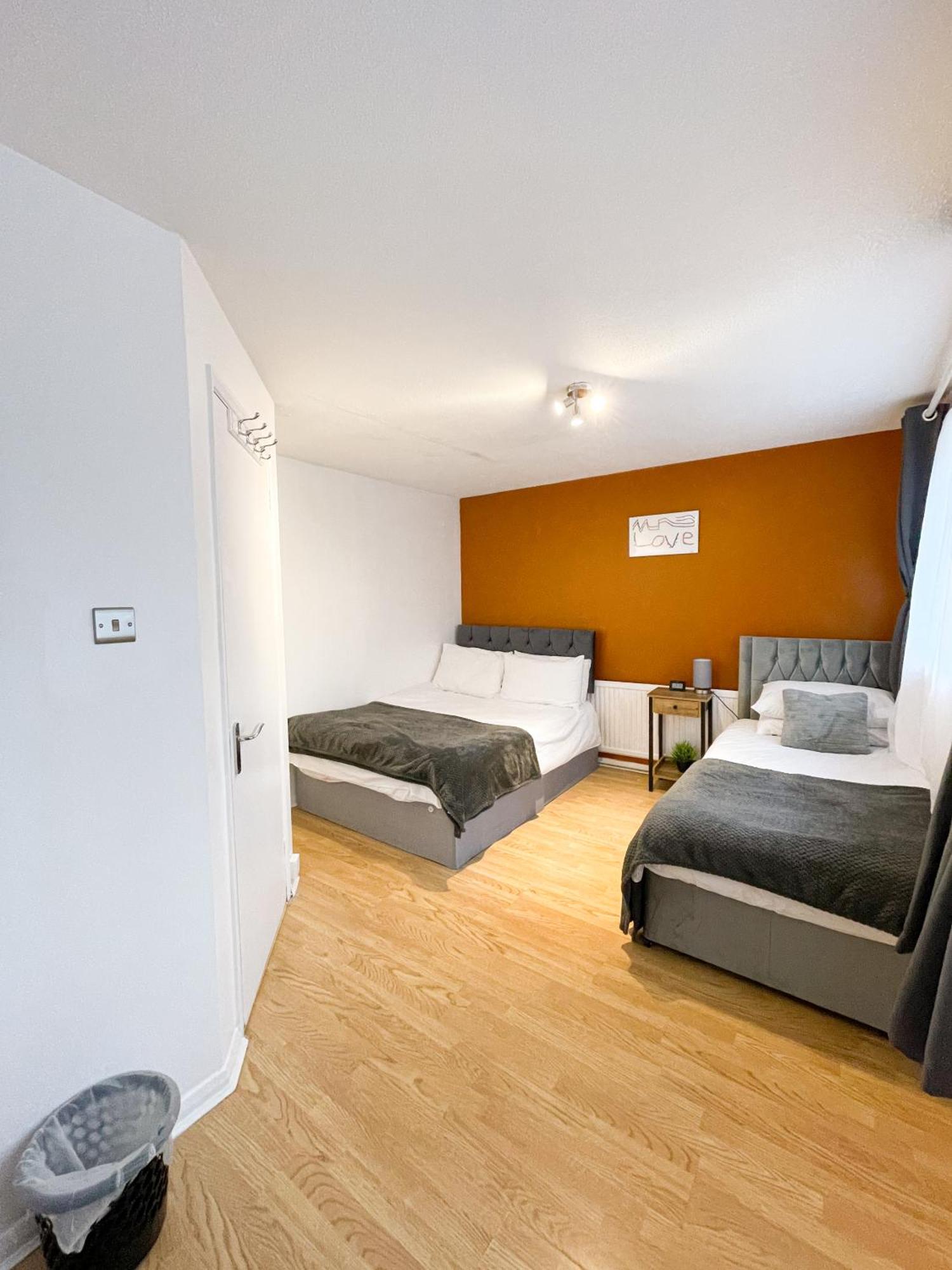Beautiful 2 Large Bedroom House In Zone 2
