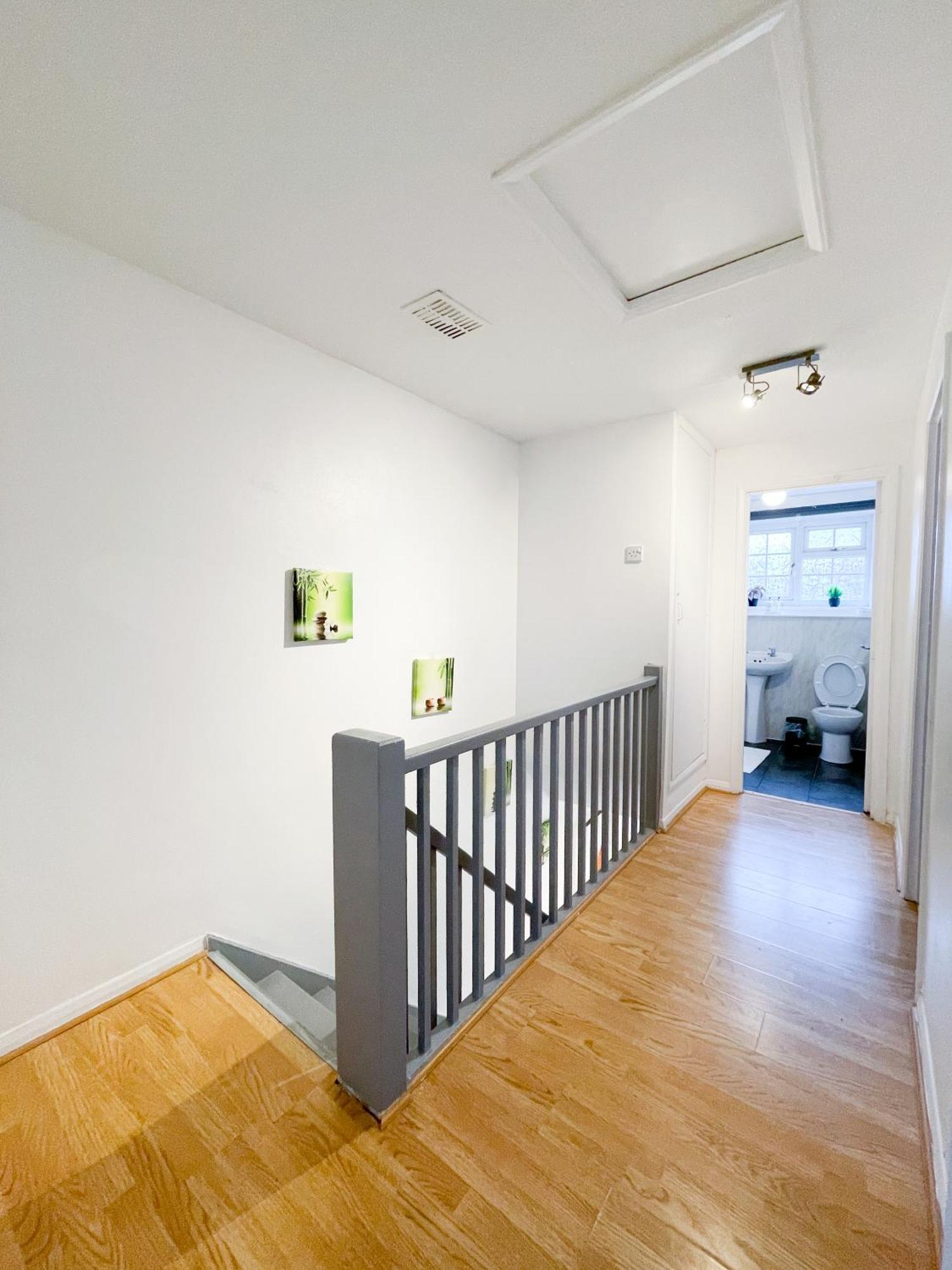 Beautiful 2 Large Bedroom House In Zone 2 *